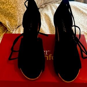 Aerosoles size 10 only wore once…